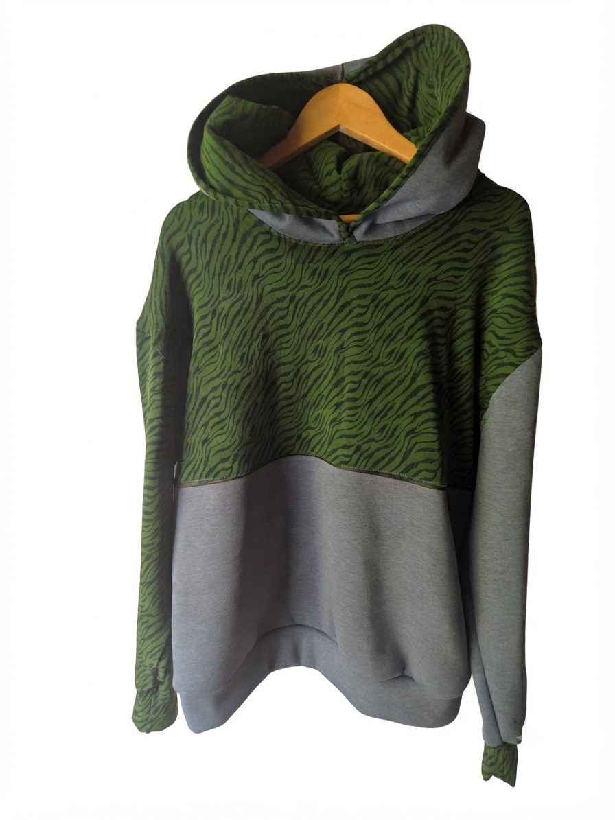 Sweat zébré bimatière homme — porté en street